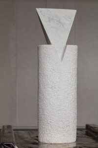 Krachtenspel (1991) - Carrara marmer - 60 x 18 x 14